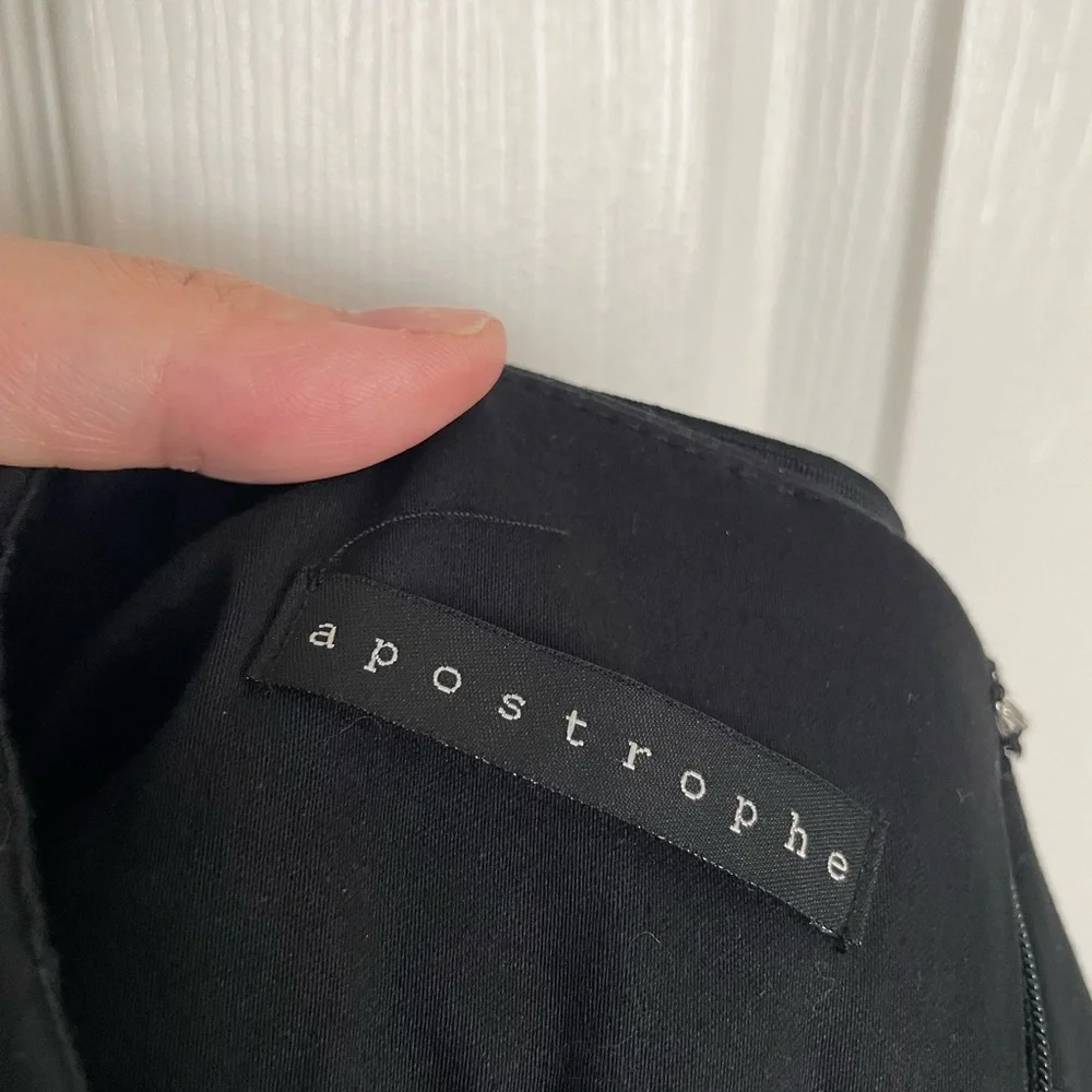 Apostrophe sleek black